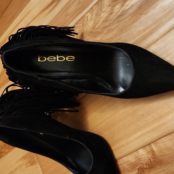 CUTE HEELS - Bebe BlackPointed toe Pumps with fringe EUC - Picture 4 of 4